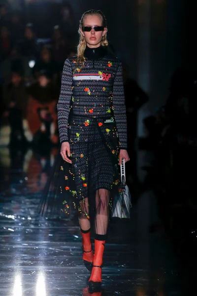 Look 17